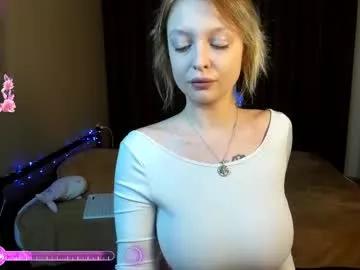Girls: discover live performances with matured cam models, from teasing to fixations, in a variety of stunning live sex cams.