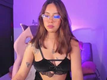 Girls: discover live performances with matured cam models, from teasing to fixations, in a variety of stunning live sex cams.