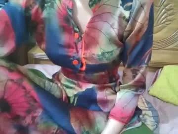 Girls: discover live performances with matured cam models, from teasing to fixations, in a variety of stunning live sex cams.