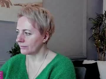 Girls: discover live performances with matured cam models, from teasing to fixations, in a variety of stunning live sex cams.