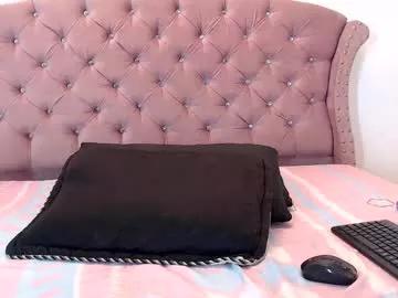 nnickylondon from Chaturbate
