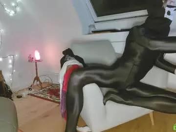 Girls: discover live performances with matured cam models, from teasing to fixations, in a variety of stunning live sex cams.