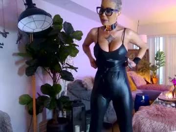 Girls: discover live performances with matured cam models, from teasing to fixations, in a variety of stunning live sex cams.