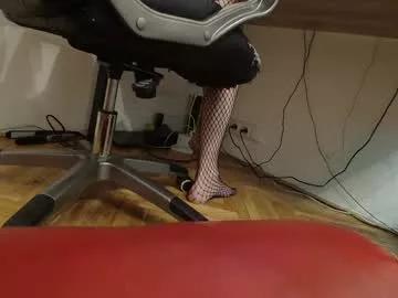 Girls: discover live performances with matured cam models, from teasing to fixations, in a variety of stunning live sex cams.