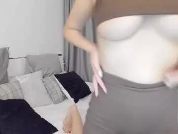 queeenbi from Chaturbate
