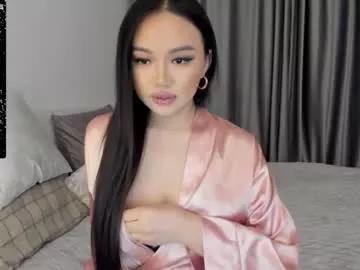 queeenbi from Chaturbate