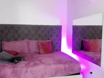 Girls: discover live performances with matured cam models, from teasing to fixations, in a variety of stunning live sex cams.