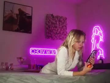 Girls: discover live performances with matured cam models, from teasing to fixations, in a variety of stunning live sex cams.