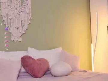 Girls: discover live performances with matured cam models, from teasing to fixations, in a variety of stunning live sex cams.