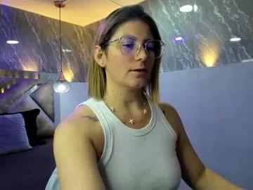sarahdeyvis from Chaturbate