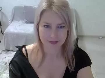 Girls: discover live performances with matured cam models, from teasing to fixations, in a variety of stunning live sex cams.