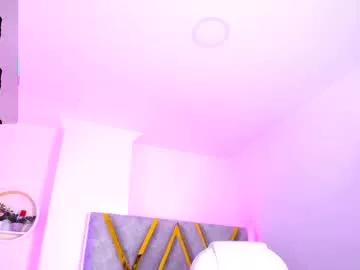 Girls: discover live performances with matured cam models, from teasing to fixations, in a variety of stunning live sex cams.