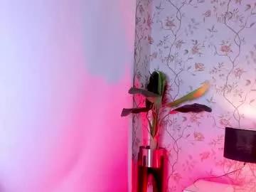 Girls: discover live performances with matured cam models, from teasing to fixations, in a variety of stunning live sex cams.