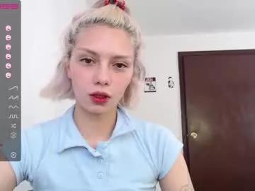 Girls: discover live performances with matured cam models, from teasing to fixations, in a variety of stunning live sex cams.