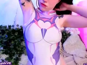 Girls: discover live performances with matured cam models, from teasing to fixations, in a variety of stunning live sex cams.
