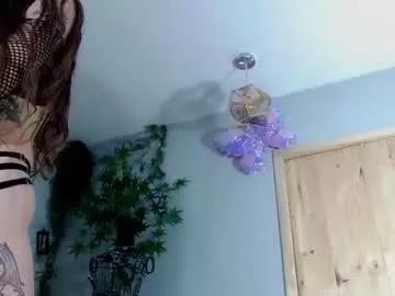 Girls: discover live performances with matured cam models, from teasing to fixations, in a variety of stunning live sex cams.