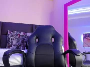 Girls: discover live performances with matured cam models, from teasing to fixations, in a variety of stunning live sex cams.