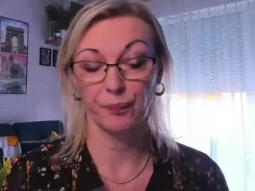 Girls: discover live performances with matured cam models, from teasing to fixations, in a variety of stunning live sex cams.