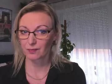 Girls: discover live performances with matured cam models, from teasing to fixations, in a variety of stunning live sex cams.