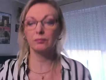 Girls: discover live performances with matured cam models, from teasing to fixations, in a variety of stunning live sex cams.