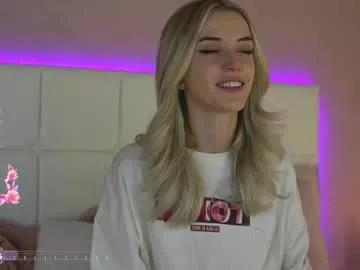 Girls: discover live performances with matured cam models, from teasing to fixations, in a variety of stunning live sex cams.