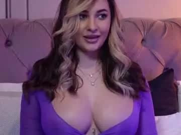 yaracollins from Chaturbate