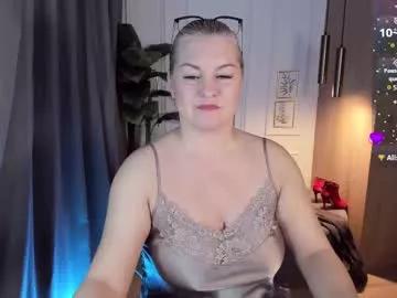 Girls: discover live performances with matured cam models, from teasing to fixations, in a variety of stunning live sex cams.