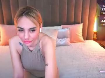 Girls: discover live performances with matured cam models, from teasing to fixations, in a variety of stunning live sex cams.