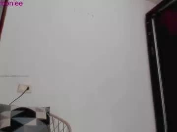 Girls: discover live performances with matured cam models, from teasing to fixations, in a variety of stunning live sex cams.