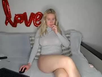 Girls: discover live performances with matured cam models, from teasing to fixations, in a variety of stunning live sex cams.