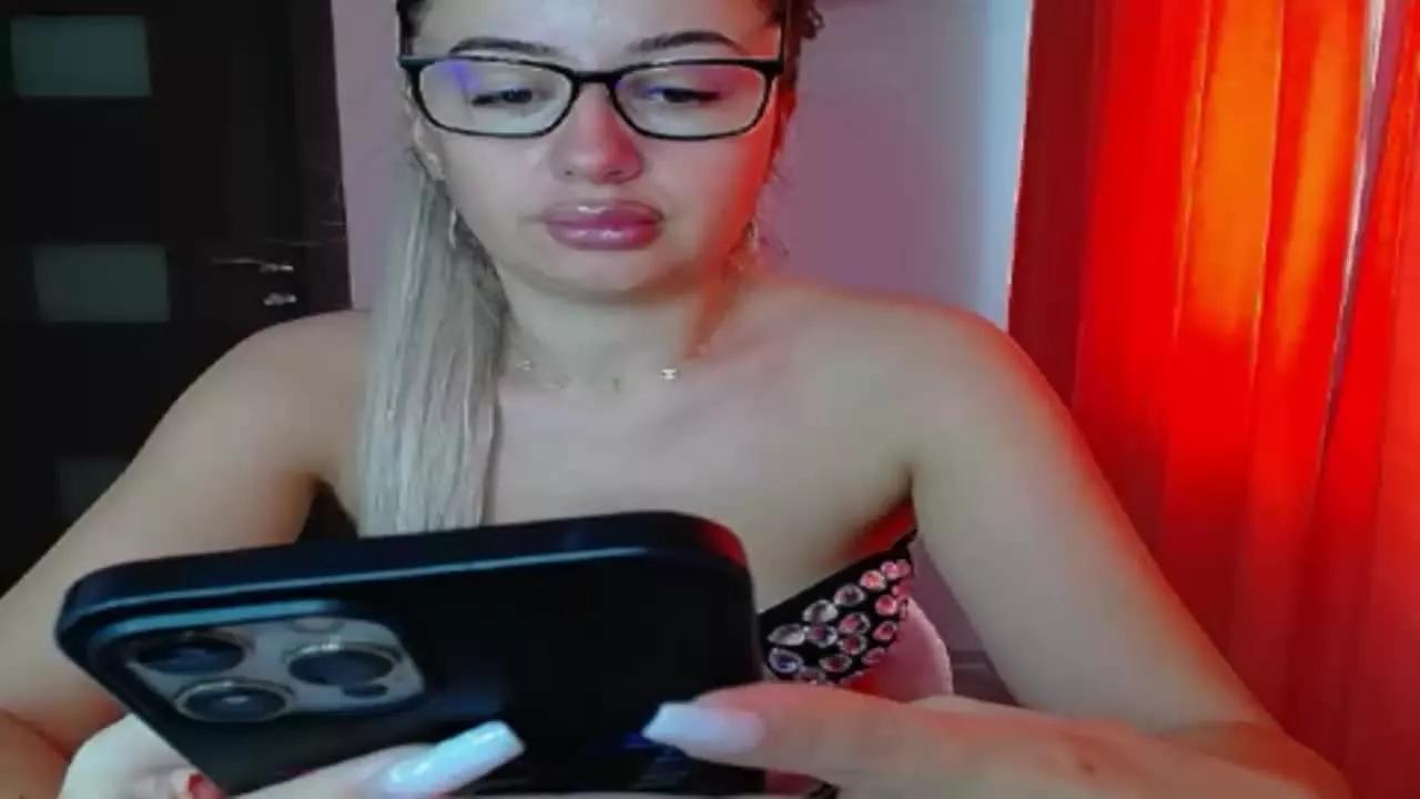Julianna6969 on Streamray 