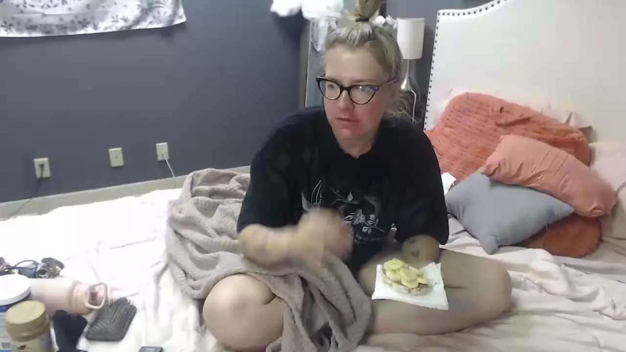 SnowWhiteXo on Streamray 
