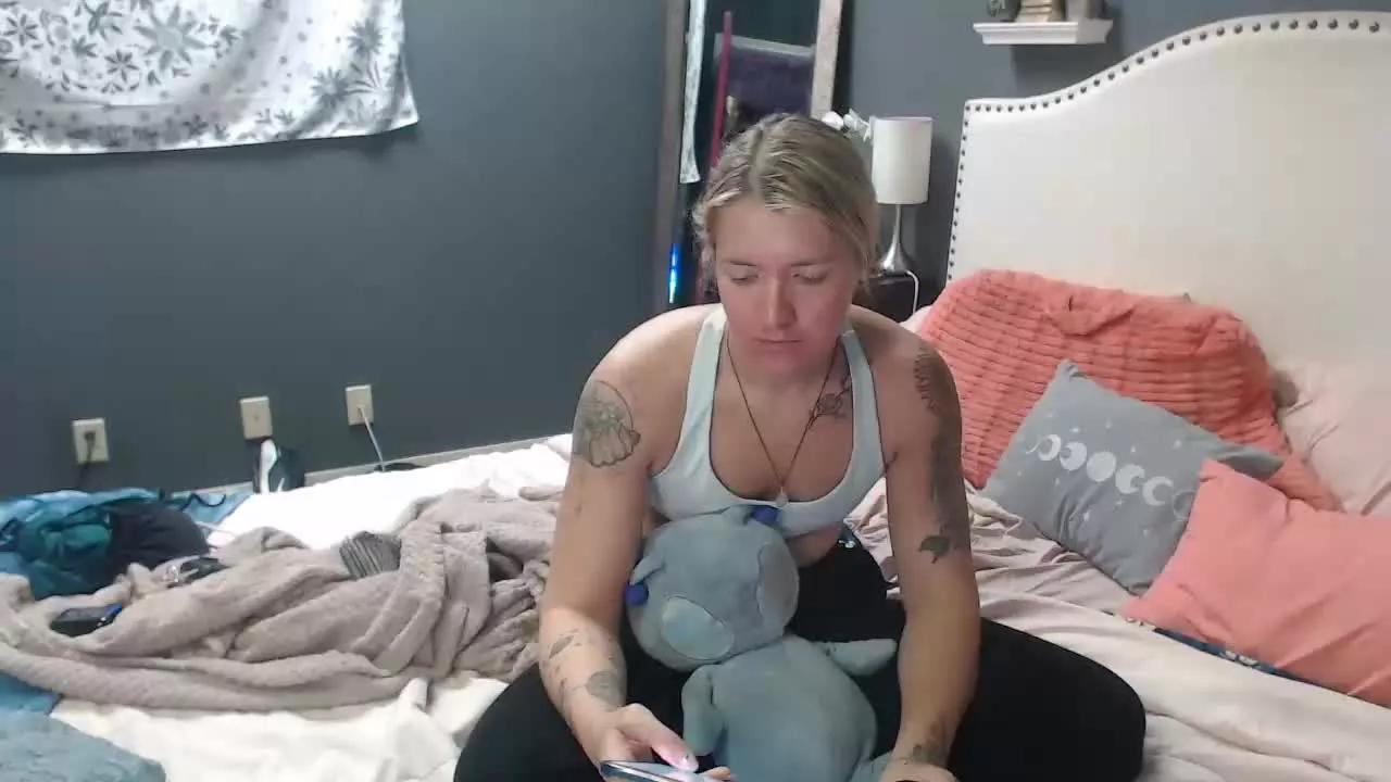 SnowWhiteXo on Streamray 