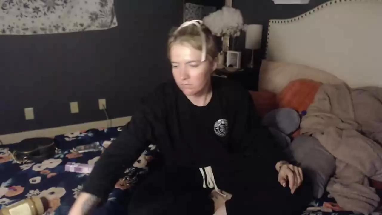 SnowWhiteXo on Streamray 