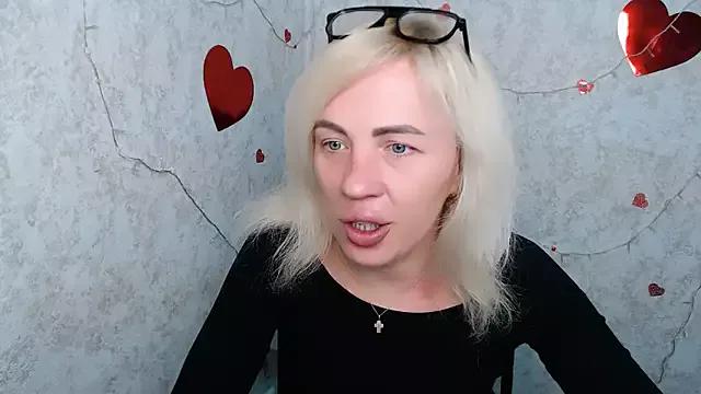 Girls: discover live performances with matured cam models, from teasing to fixations, in a variety of stunning live sex cams.