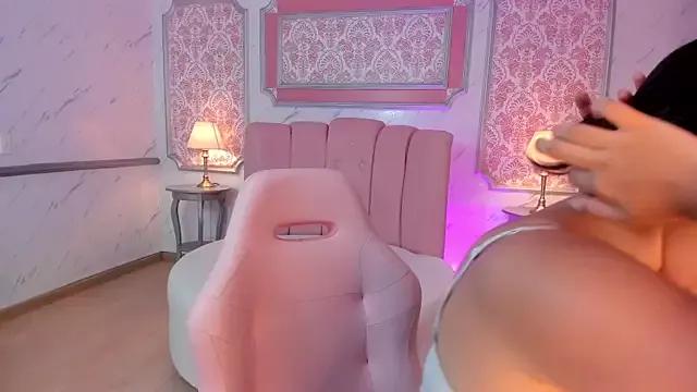 Girls: discover live performances with matured cam models, from teasing to fixations, in a variety of stunning live sex cams.
