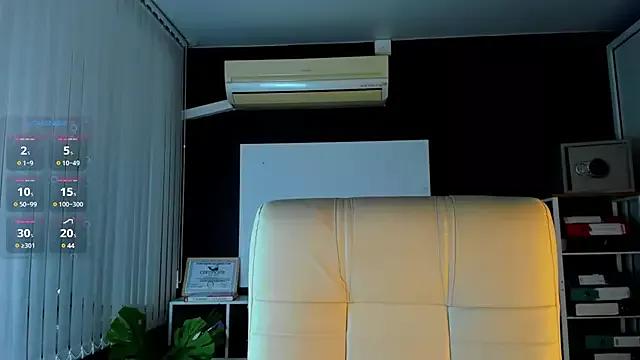 _holly_berry_ from StripChat is Freechat