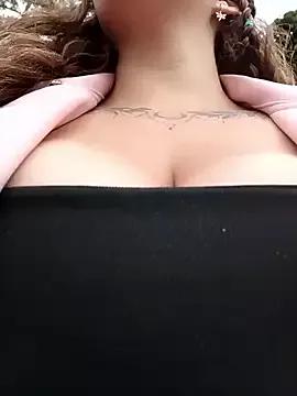 _Isabella--01 from StripChat is Freechat