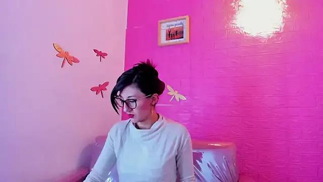 Girls: discover live performances with matured cam models, from teasing to fixations, in a variety of stunning live sex cams.