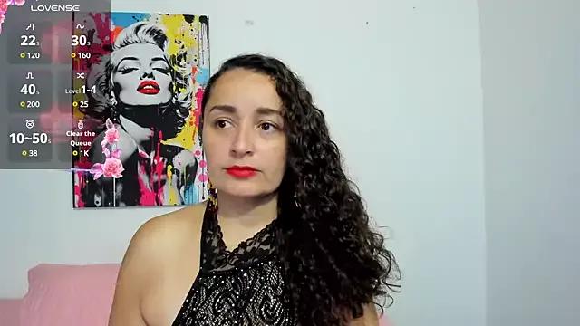 Girls: discover live performances with matured cam models, from teasing to fixations, in a variety of stunning live sex cams.
