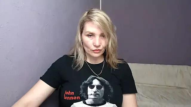 Girls: discover live performances with matured cam models, from teasing to fixations, in a variety of stunning live sex cams.