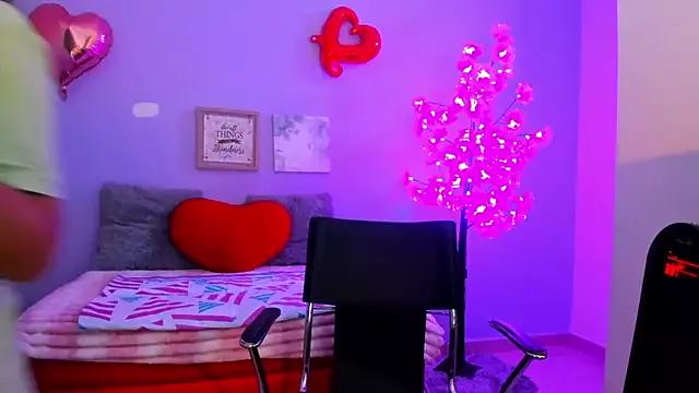Girls: discover live performances with matured cam models, from teasing to fixations, in a variety of stunning live sex cams.