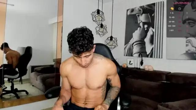 Aaronmgg from StripChat