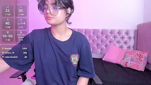 Girls: discover live performances with matured cam models, from teasing to fixations, in a variety of stunning live sex cams.