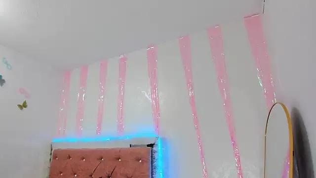 Girls: discover live performances with matured cam models, from teasing to fixations, in a variety of stunning live sex cams.