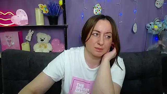 Girls: discover live performances with matured cam models, from teasing to fixations, in a variety of stunning live sex cams.