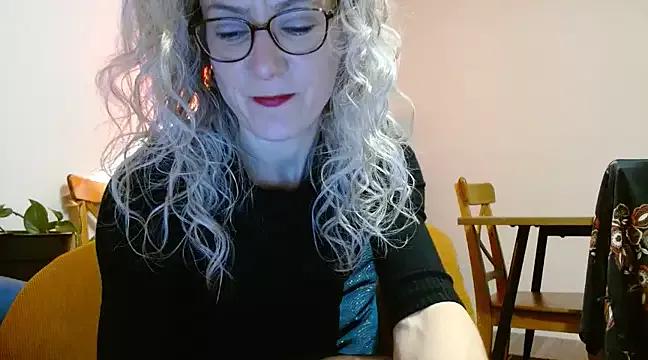 Girls: discover live performances with matured cam models, from teasing to fixations, in a variety of stunning live sex cams.