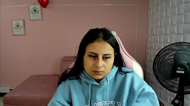 Girls: discover live performances with matured cam models, from teasing to fixations, in a variety of stunning live sex cams.