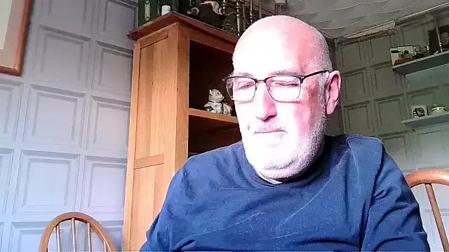 Adamdaddybear from StripChat
