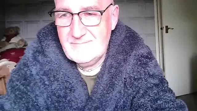 Adamdaddybear from StripChat